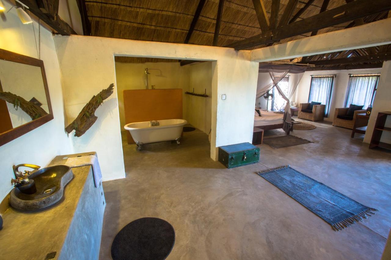 Track And Trail River Camp Kakumbi Buitenkant foto